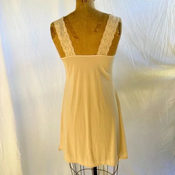 VANITY FAIR Nude Beige Fit Your Body Full Slip Nylon Spandex #10-073 18" 36/42 - Picture 6 of 7